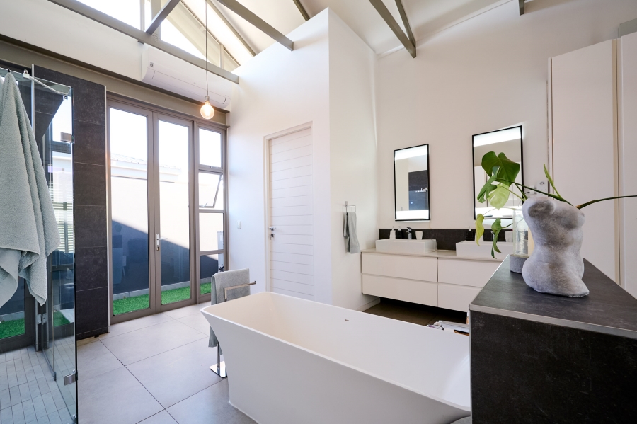4 Bedroom Property for Sale in Waterfall Country Estate Gauteng