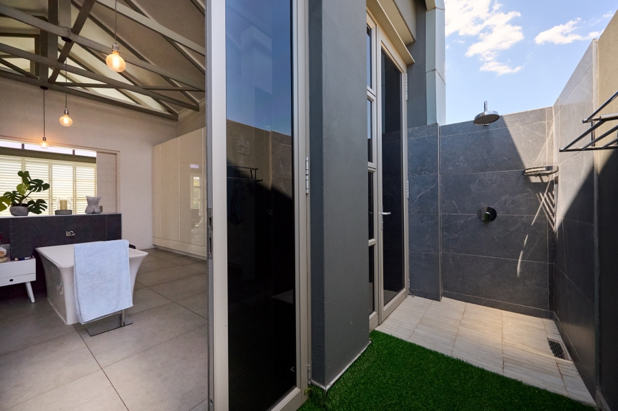 4 Bedroom Property for Sale in Waterfall Country Estate Gauteng