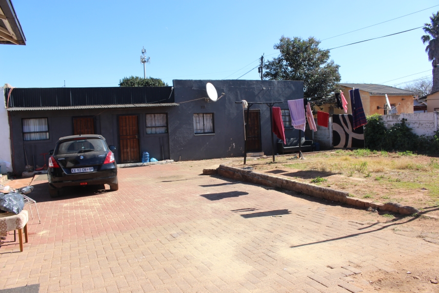 7 Bedroom Property for Sale in Roodepoort West Gauteng