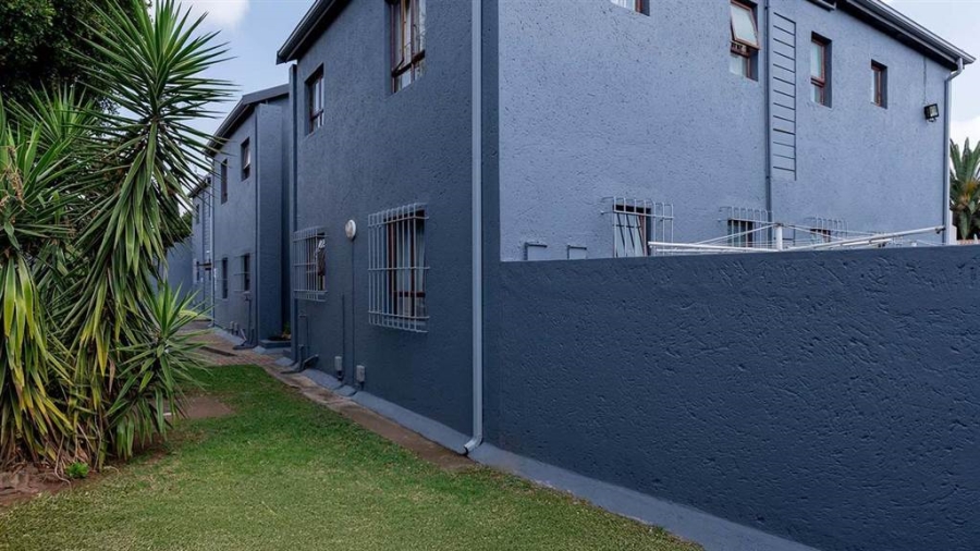 2 Bedroom Property for Sale in Glen Marais Gauteng