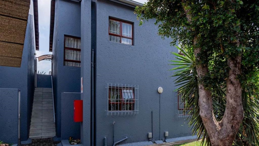 2 Bedroom Property for Sale in Glen Marais Gauteng