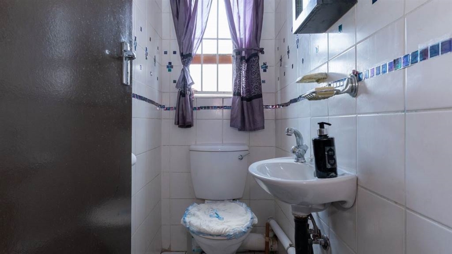 2 Bedroom Property for Sale in Glen Marais Gauteng