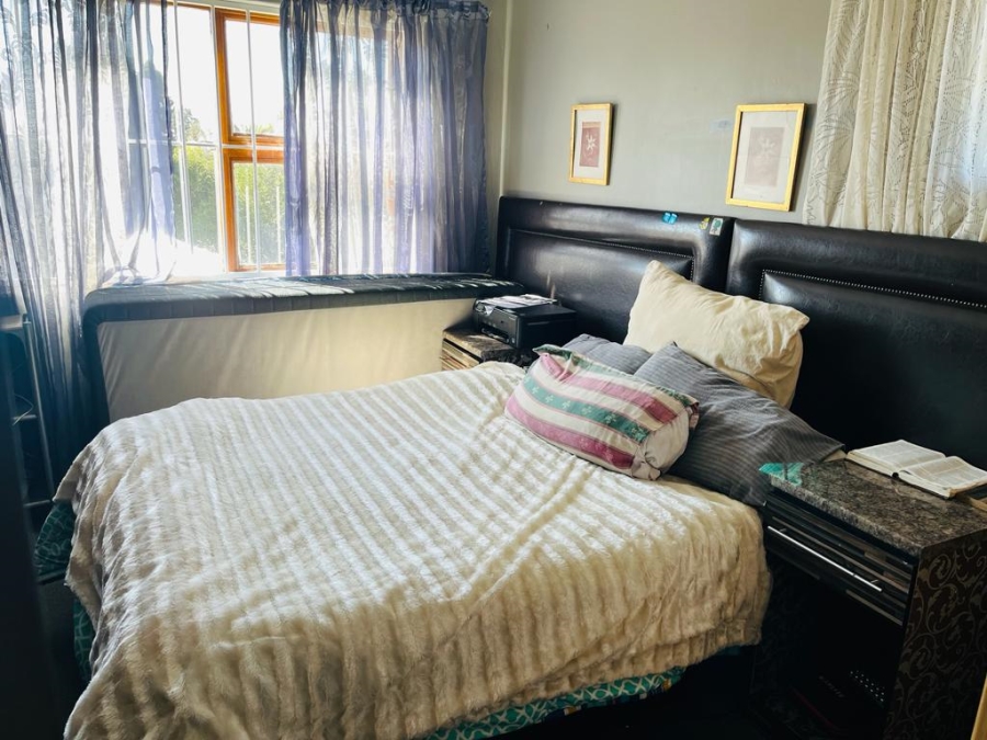 2 Bedroom Property for Sale in Glen Marais Gauteng