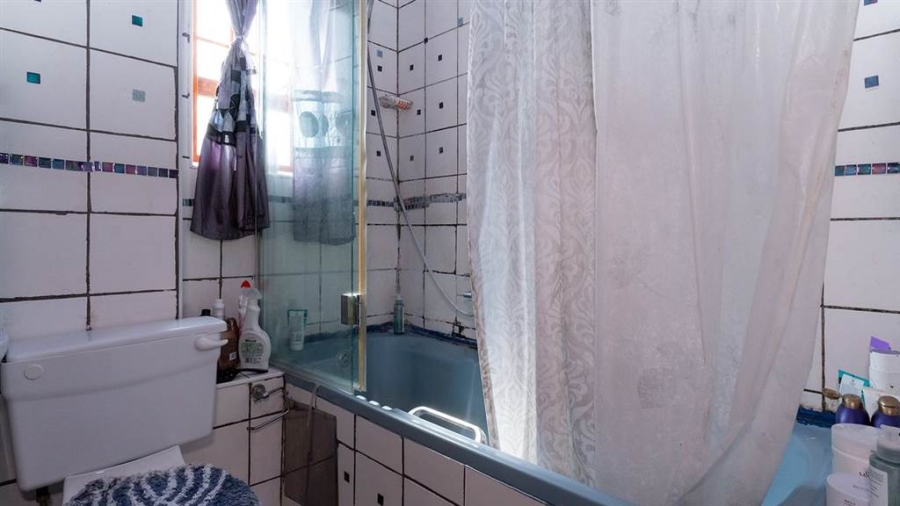 2 Bedroom Property for Sale in Glen Marais Gauteng