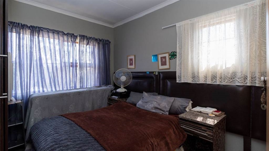 2 Bedroom Property for Sale in Glen Marais Gauteng