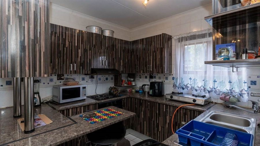 2 Bedroom Property for Sale in Glen Marais Gauteng