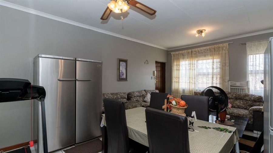 2 Bedroom Property for Sale in Glen Marais Gauteng
