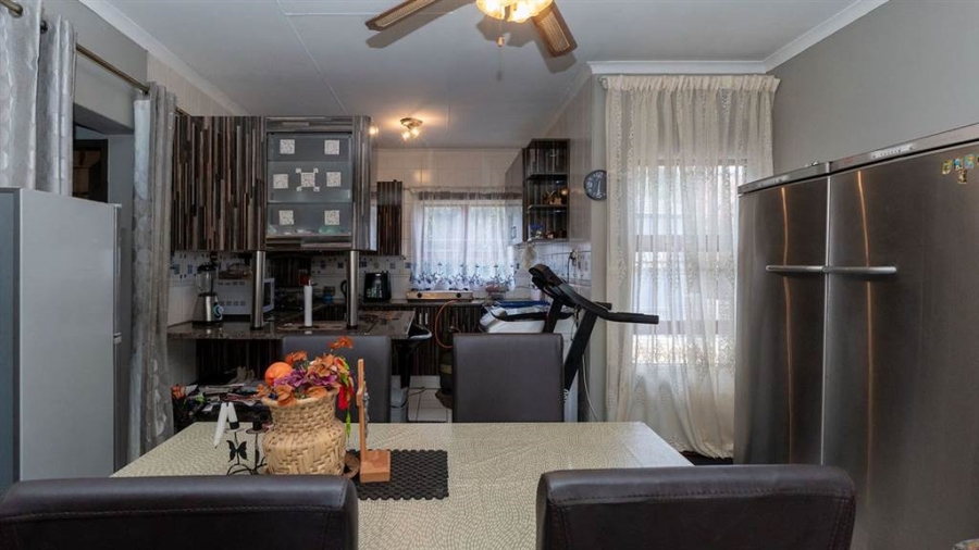 2 Bedroom Property for Sale in Glen Marais Gauteng