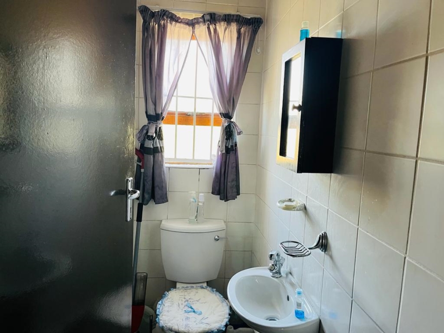 2 Bedroom Property for Sale in Glen Marais Gauteng