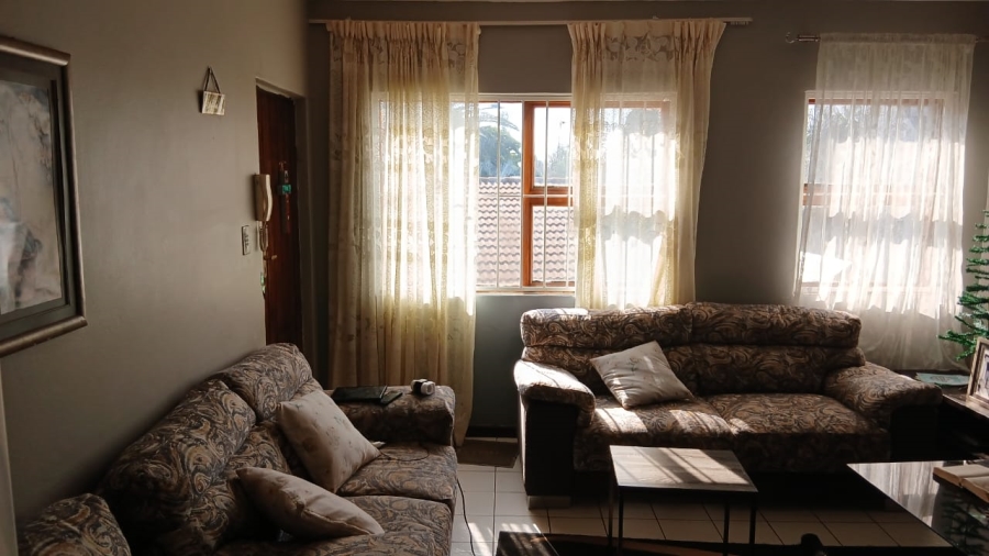 2 Bedroom Property for Sale in Glen Marais Gauteng