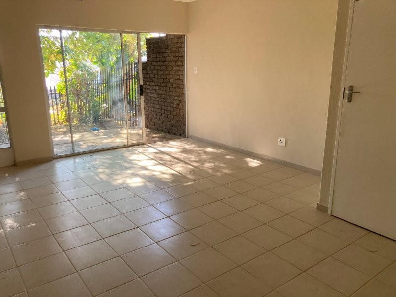To Let 2 Bedroom Property for Rent in Windsor East Gauteng