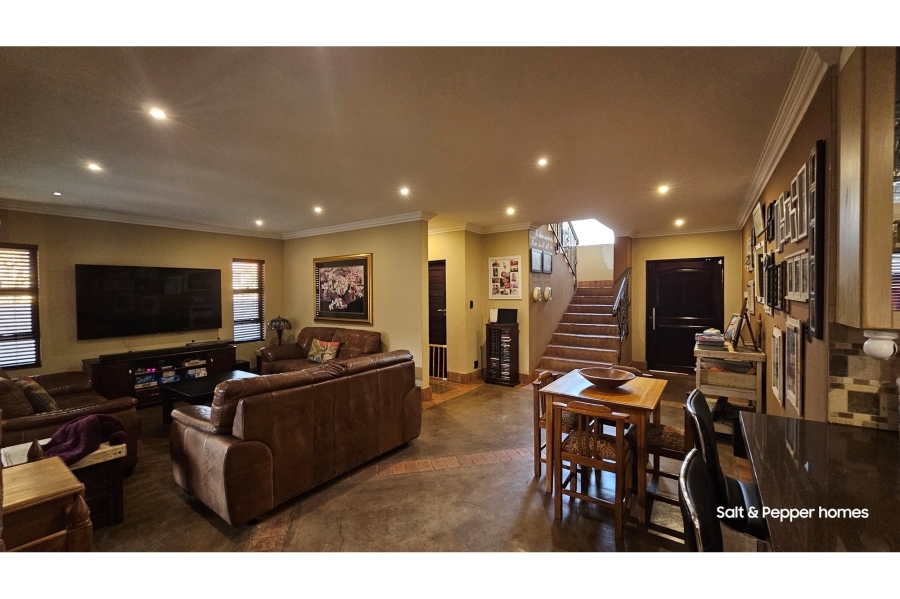 To Let 4 Bedroom Property for Rent in Rose Acres Estate Gauteng
