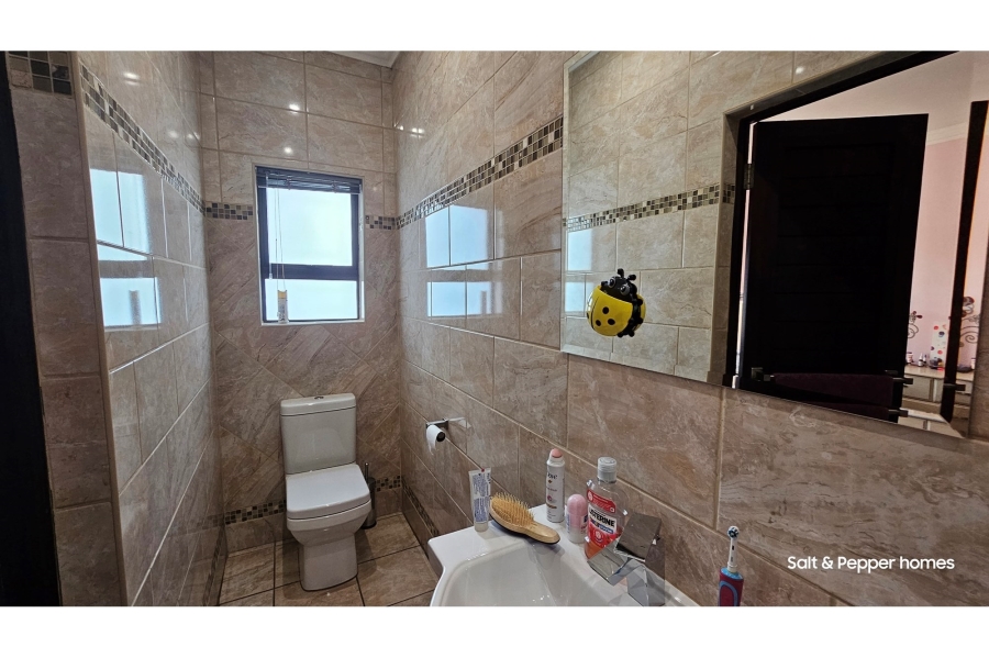 To Let 4 Bedroom Property for Rent in Rose Acres Estate Gauteng
