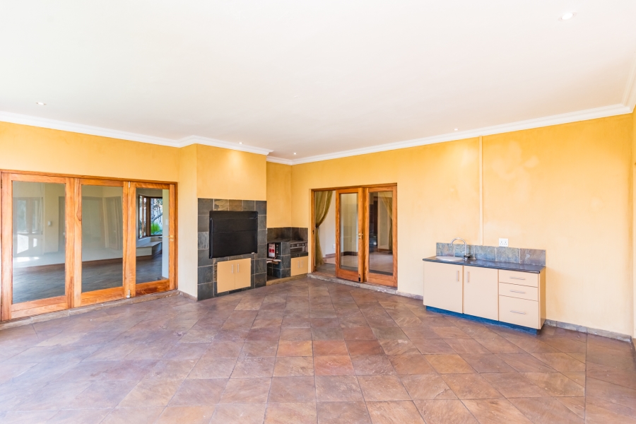 5 Bedroom Property for Sale in Ruimsig Gauteng