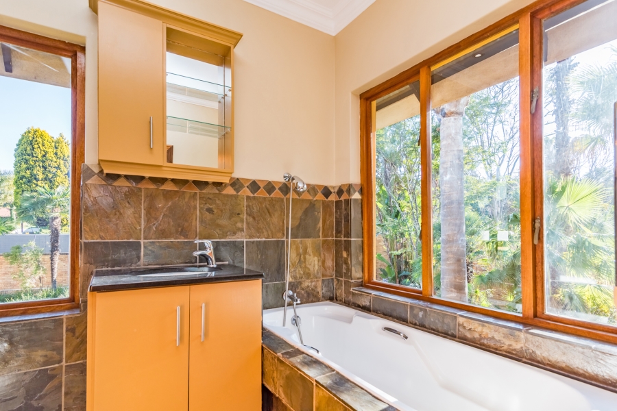 5 Bedroom Property for Sale in Ruimsig Gauteng