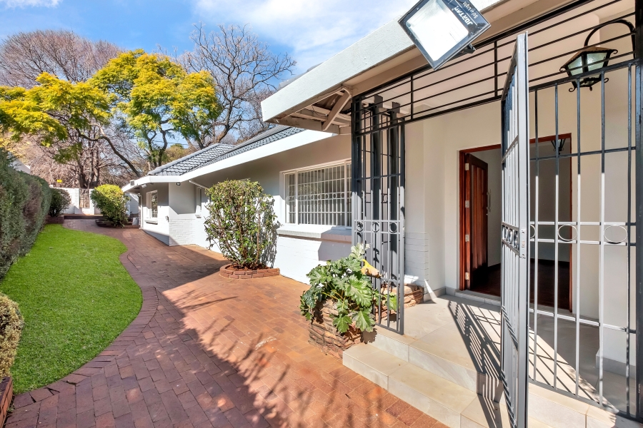 5 Bedroom Property for Sale in Linden Gauteng