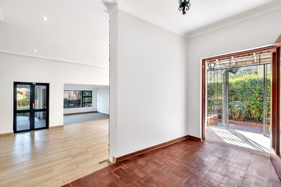 5 Bedroom Property for Sale in Linden Gauteng