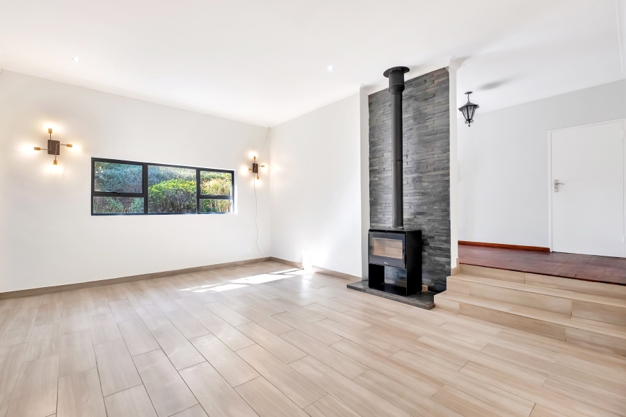 5 Bedroom Property for Sale in Linden Gauteng
