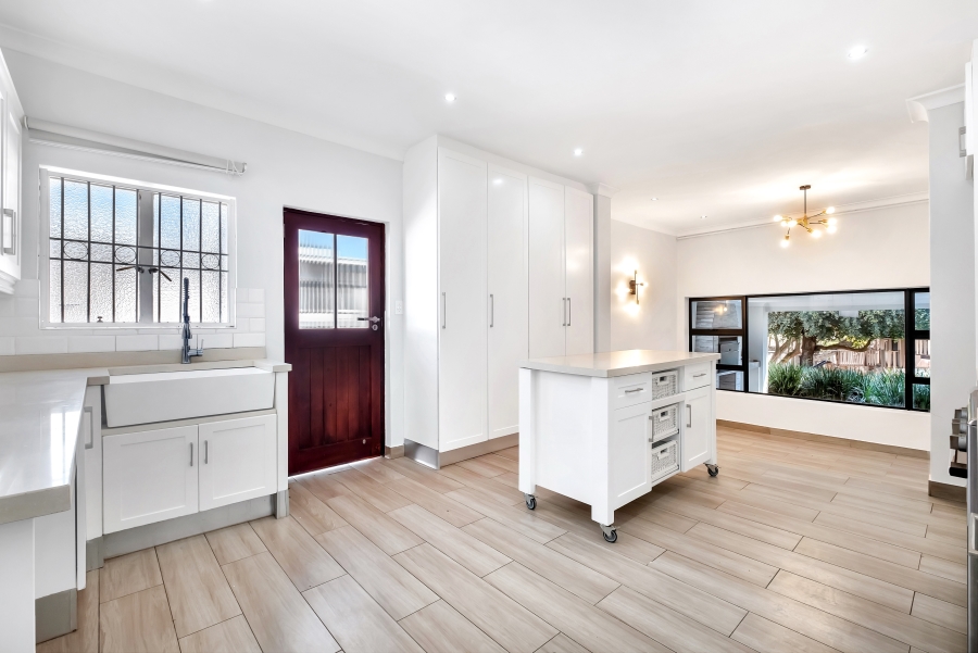 5 Bedroom Property for Sale in Linden Gauteng