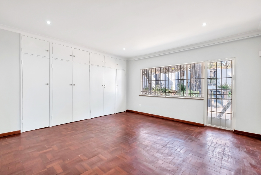 5 Bedroom Property for Sale in Linden Gauteng