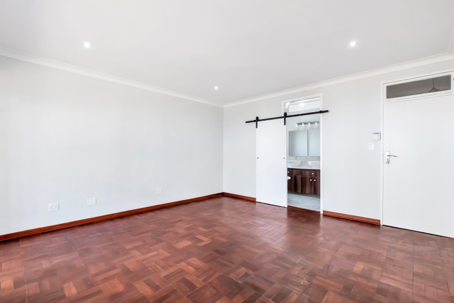 5 Bedroom Property for Sale in Linden Gauteng