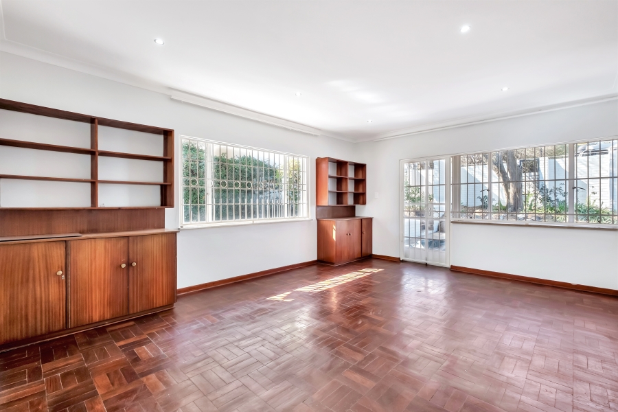 5 Bedroom Property for Sale in Linden Gauteng