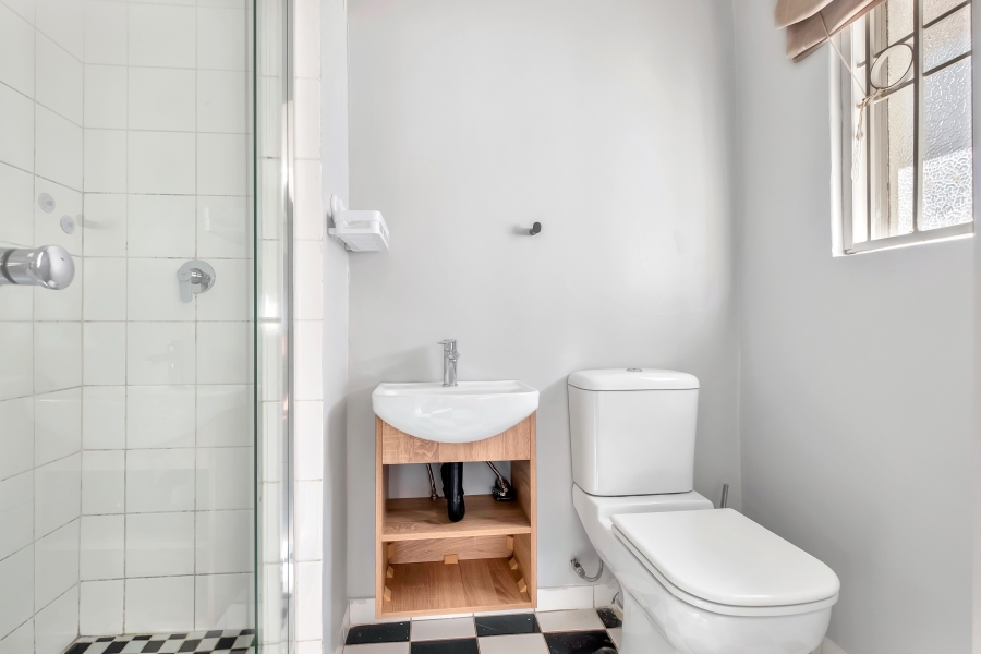5 Bedroom Property for Sale in Linden Gauteng