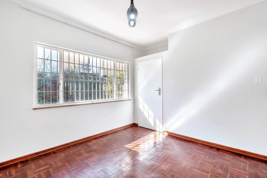 5 Bedroom Property for Sale in Linden Gauteng