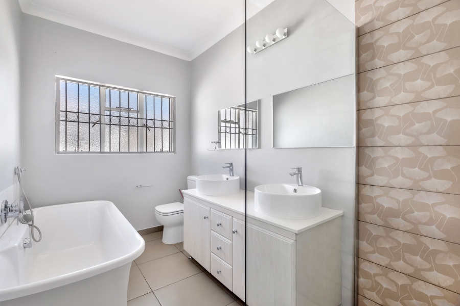 5 Bedroom Property for Sale in Linden Gauteng
