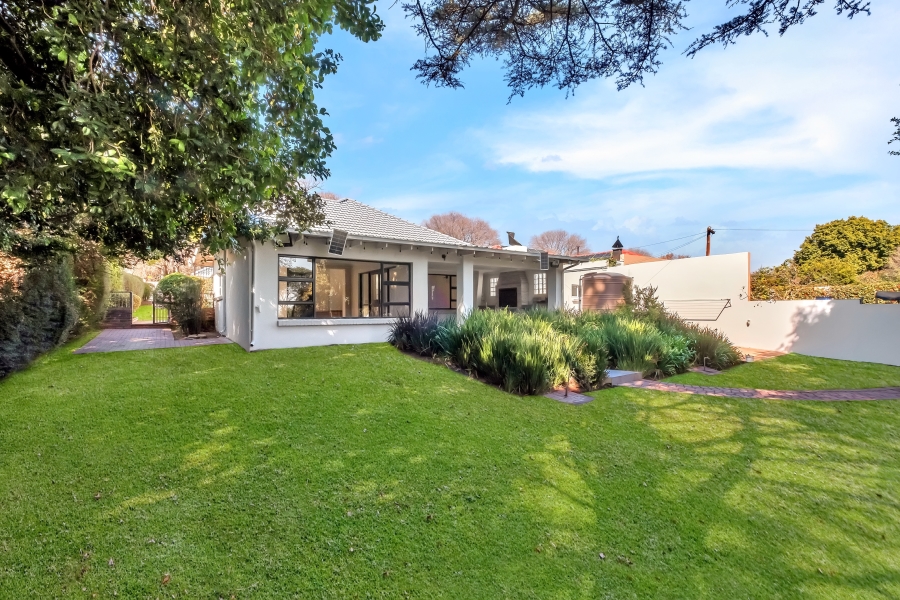 5 Bedroom Property for Sale in Linden Gauteng