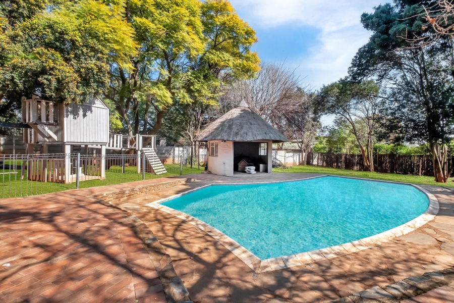 5 Bedroom Property for Sale in Linden Gauteng