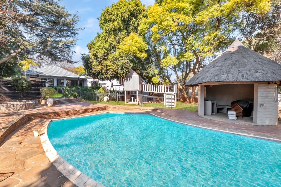 5 Bedroom Property for Sale in Linden Gauteng