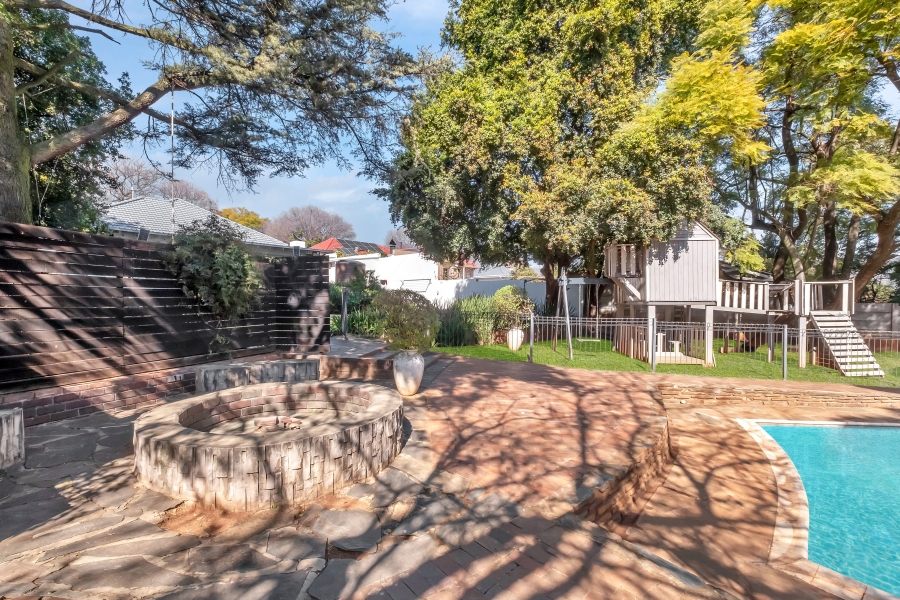 5 Bedroom Property for Sale in Linden Gauteng