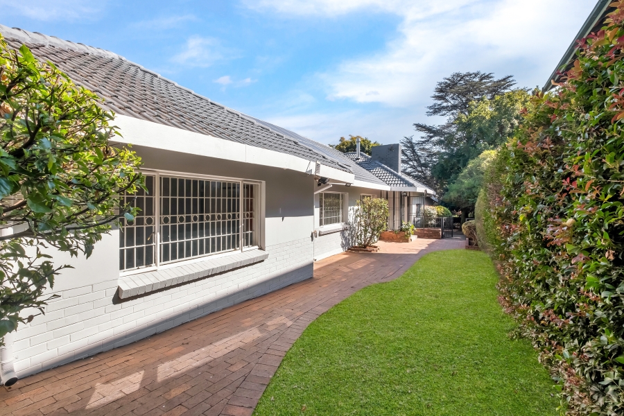 5 Bedroom Property for Sale in Linden Gauteng