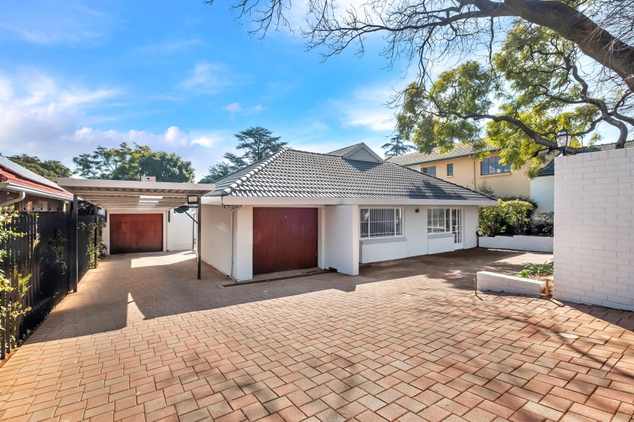 5 Bedroom Property for Sale in Linden Gauteng