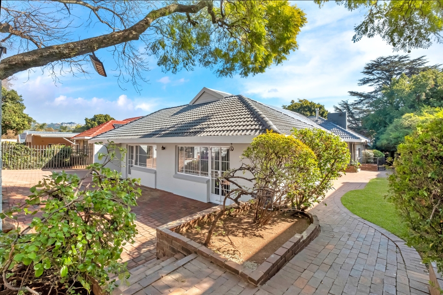 5 Bedroom Property for Sale in Linden Gauteng