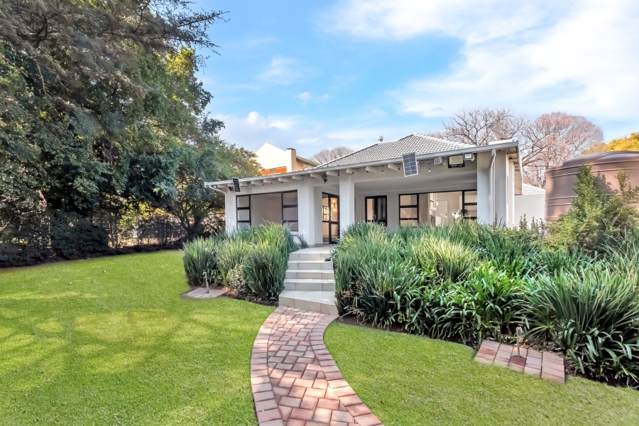 5 Bedroom Property for Sale in Linden Gauteng