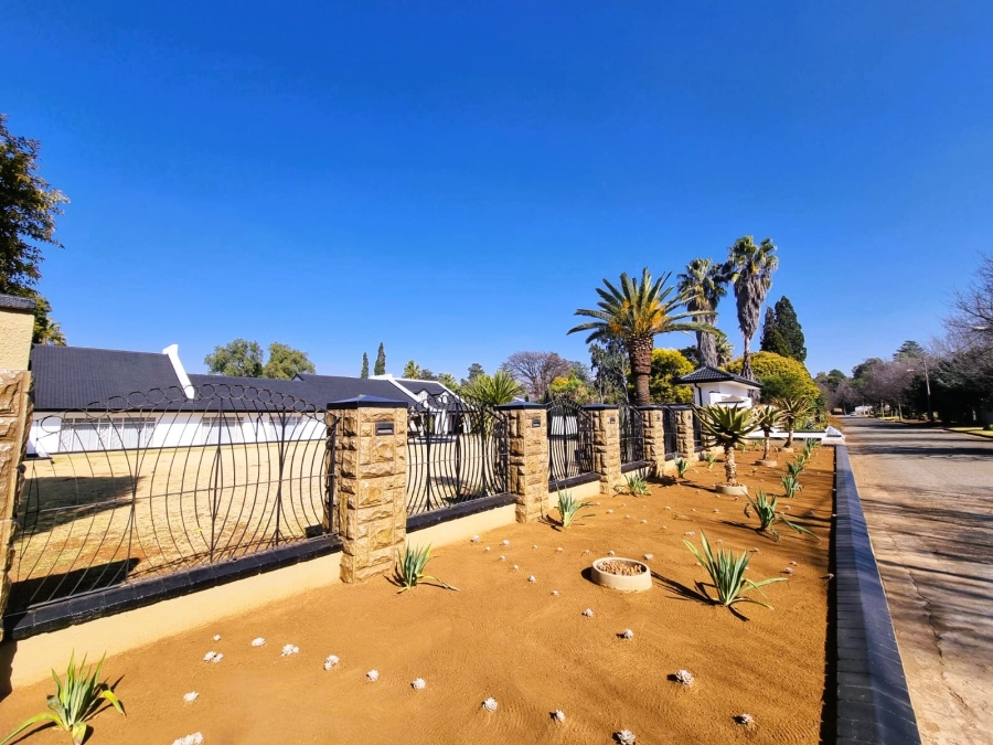 5 Bedroom Property for Sale in Arcon Park Gauteng