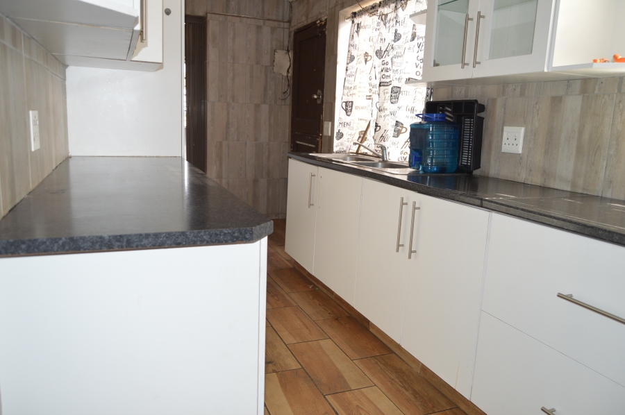 To Let 3 Bedroom Property for Rent in Roodepoort Central Gauteng