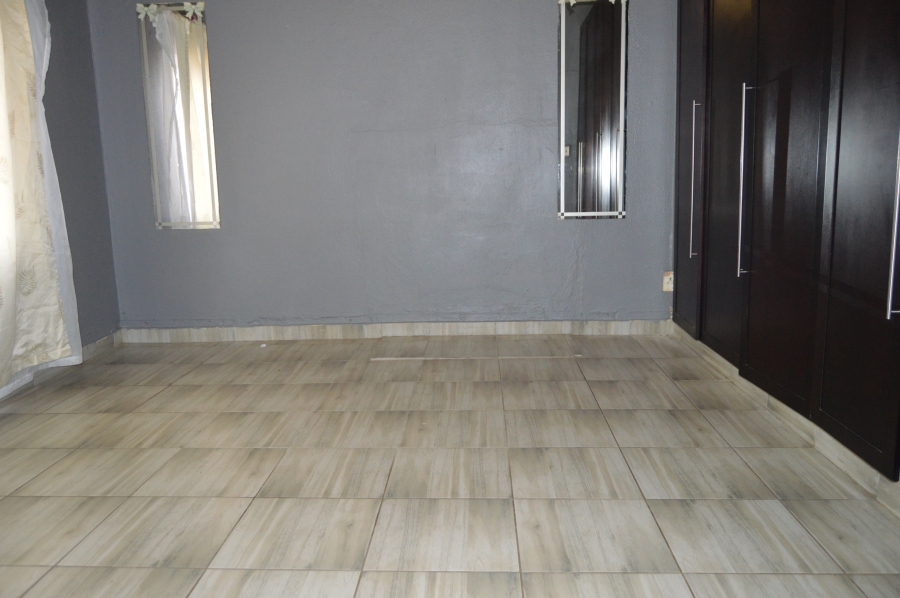 To Let 3 Bedroom Property for Rent in Roodepoort Central Gauteng