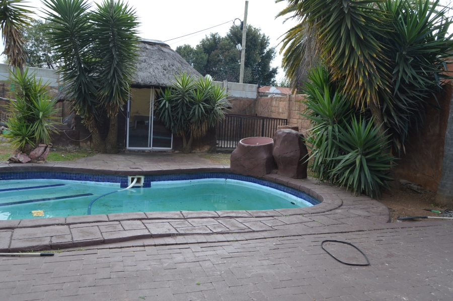 To Let 3 Bedroom Property for Rent in Roodepoort Central Gauteng