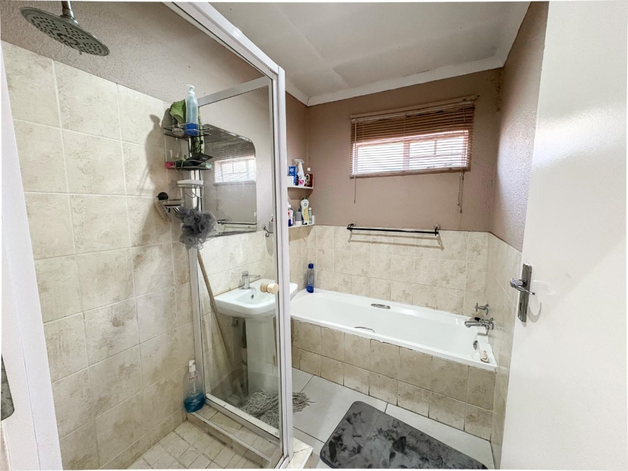 2 Bedroom Property for Sale in Halfway Gardens Gauteng