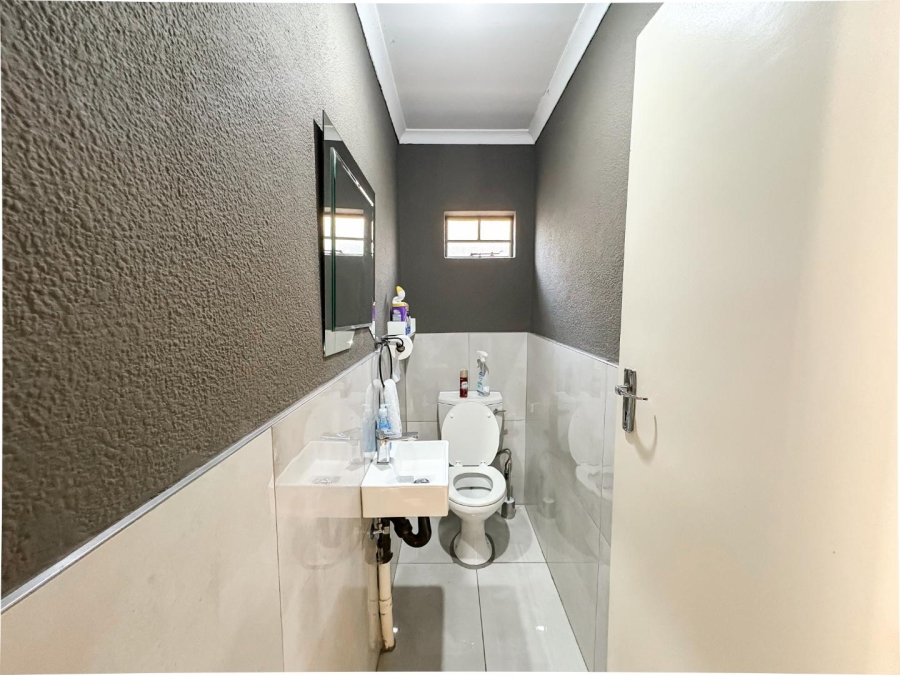 2 Bedroom Property for Sale in Halfway Gardens Gauteng