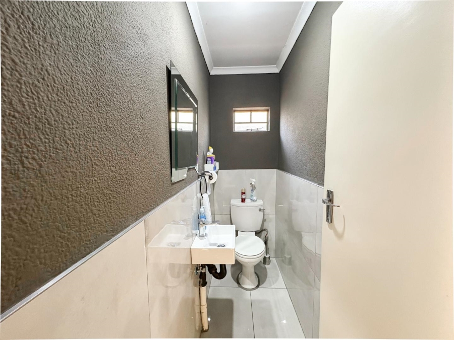 2 Bedroom Property for Sale in Halfway Gardens Gauteng