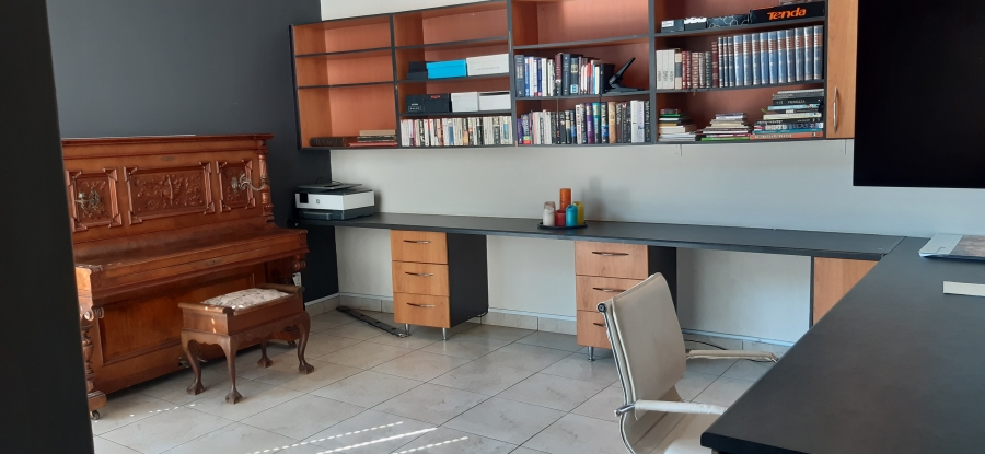 6 Bedroom Property for Sale in Waterkloof Ridge Gauteng