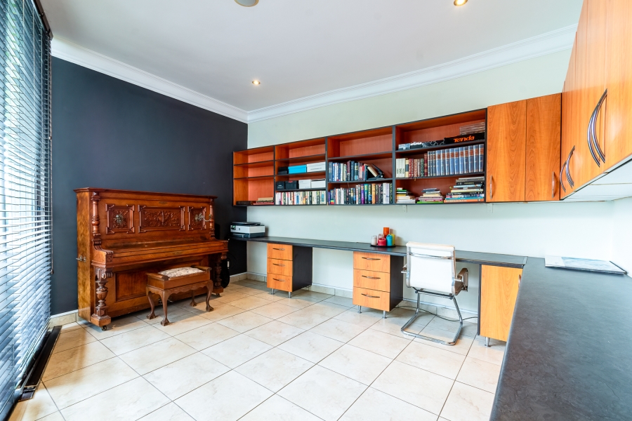 6 Bedroom Property for Sale in Waterkloof Ridge Gauteng