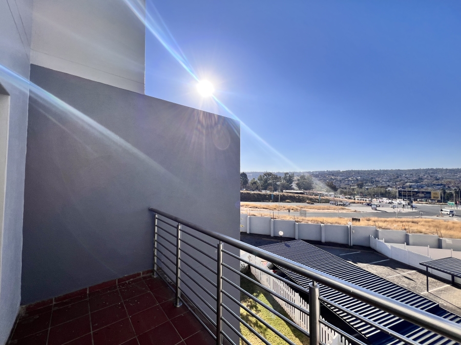 To Let 3 Bedroom Property for Rent in Barbeque Downs Gauteng