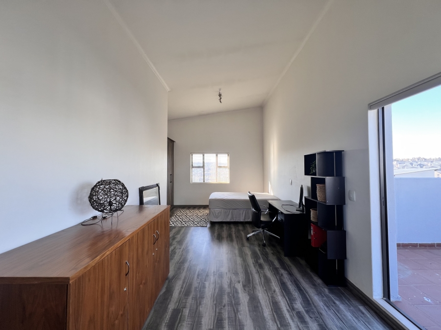 To Let 3 Bedroom Property for Rent in Barbeque Downs Gauteng