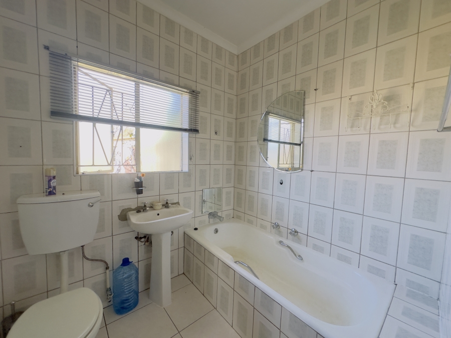 3 Bedroom Property for Sale in Verwoerdpark Gauteng
