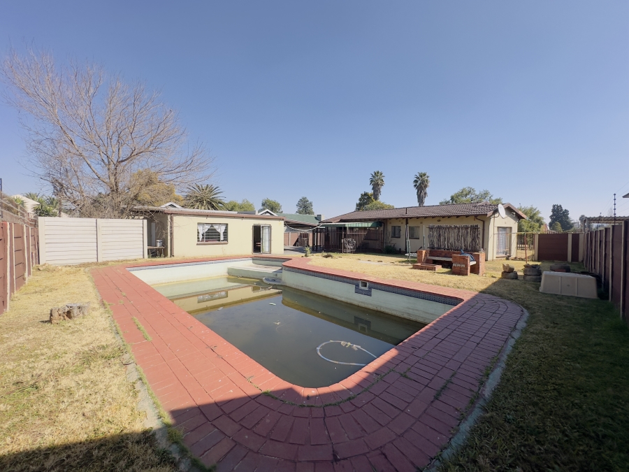 3 Bedroom Property for Sale in Verwoerdpark Gauteng